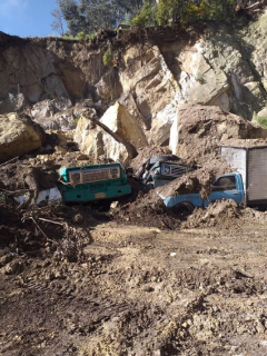 Vehículos en deslizamiento en Usaquén