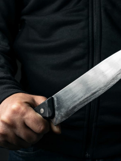 Hombre con cuchillo.