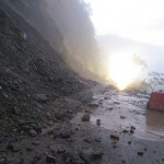 Derrumbe en la vía al llano