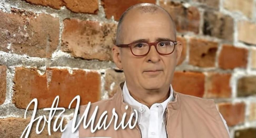 Jota Mario Valencia, presentador.