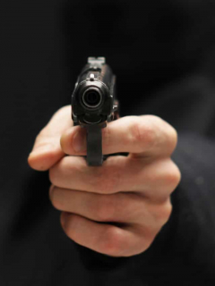Hombre con pistola.