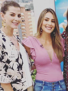 Carolina Cruz, Carolina Soto y Catalina Gómez, presentadora, con Taliana Vargas, exreina.