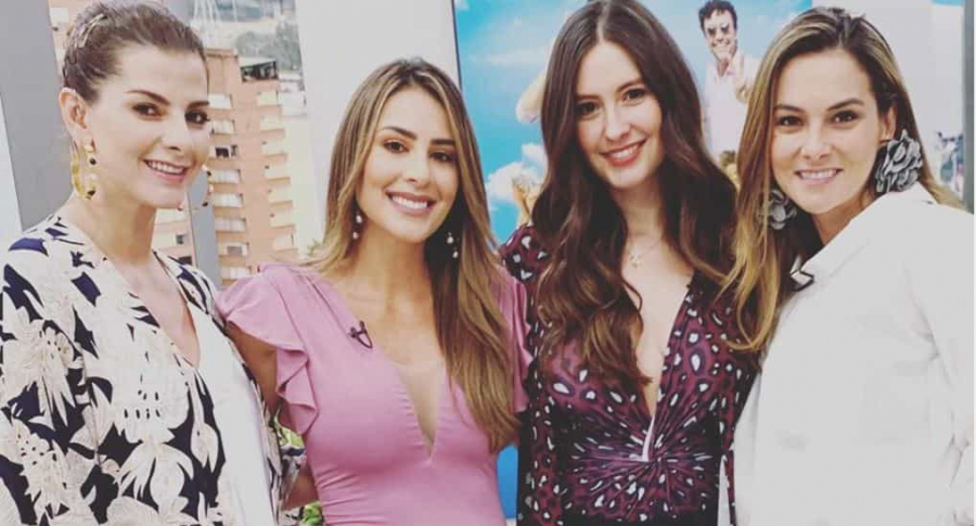 Carolina Cruz, Carolina Soto y Catalina Gómez, presentadora, con Taliana Vargas, exreina.