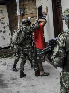 Requisa de militares a un civil