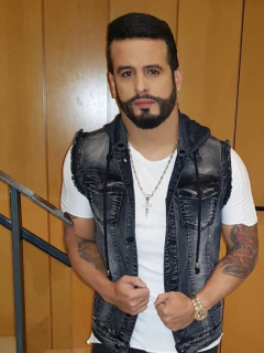 Neson Velásquez, cantante.