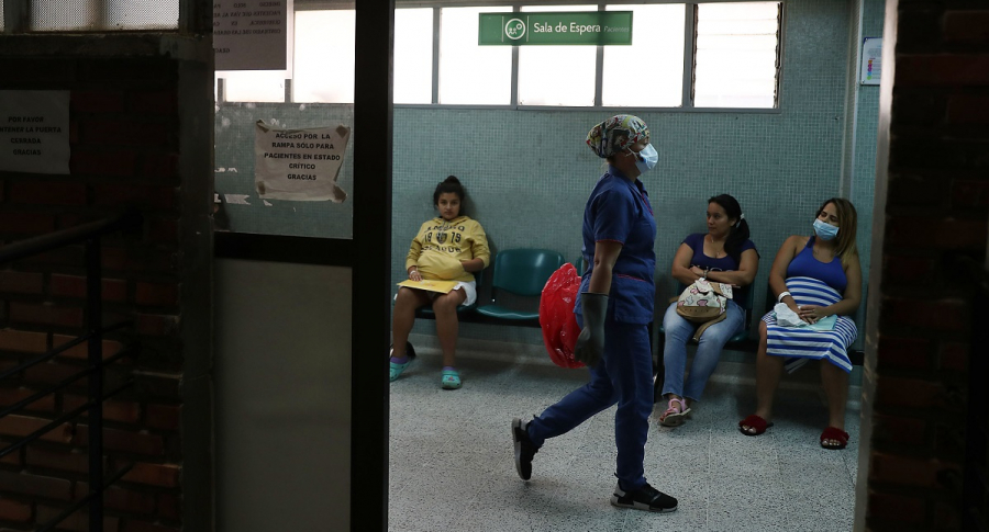 Venezolanas esperando atención médica