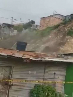 Derrumbe en montaña de Soacha. Foto Twitter @jnietoblanco