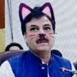 Ministro pakistaní con filtro de gato.