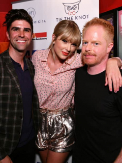 Justin Mikita, Taylor Swift, y Jesse Tyler Ferguson.