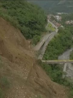 Derrumbe vía al Llano