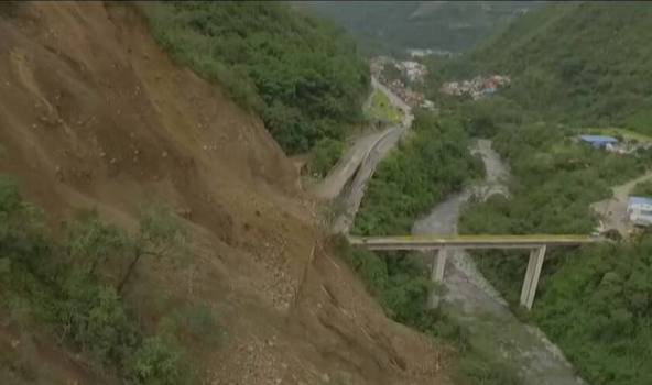 Derrumbe vía al Llano