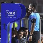 Árbitro en el VAR