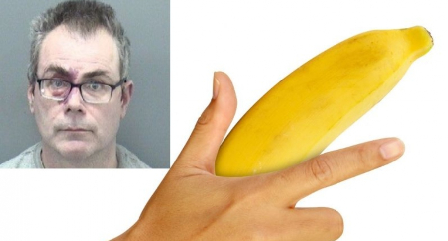 Delincuente roba armado con un banano.
