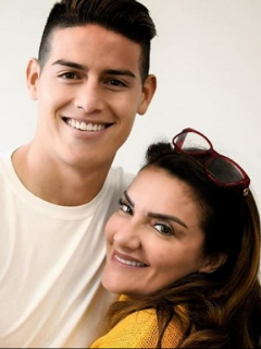 James Rodríguez, futbolista, y su mamá, Pilar Rubio.