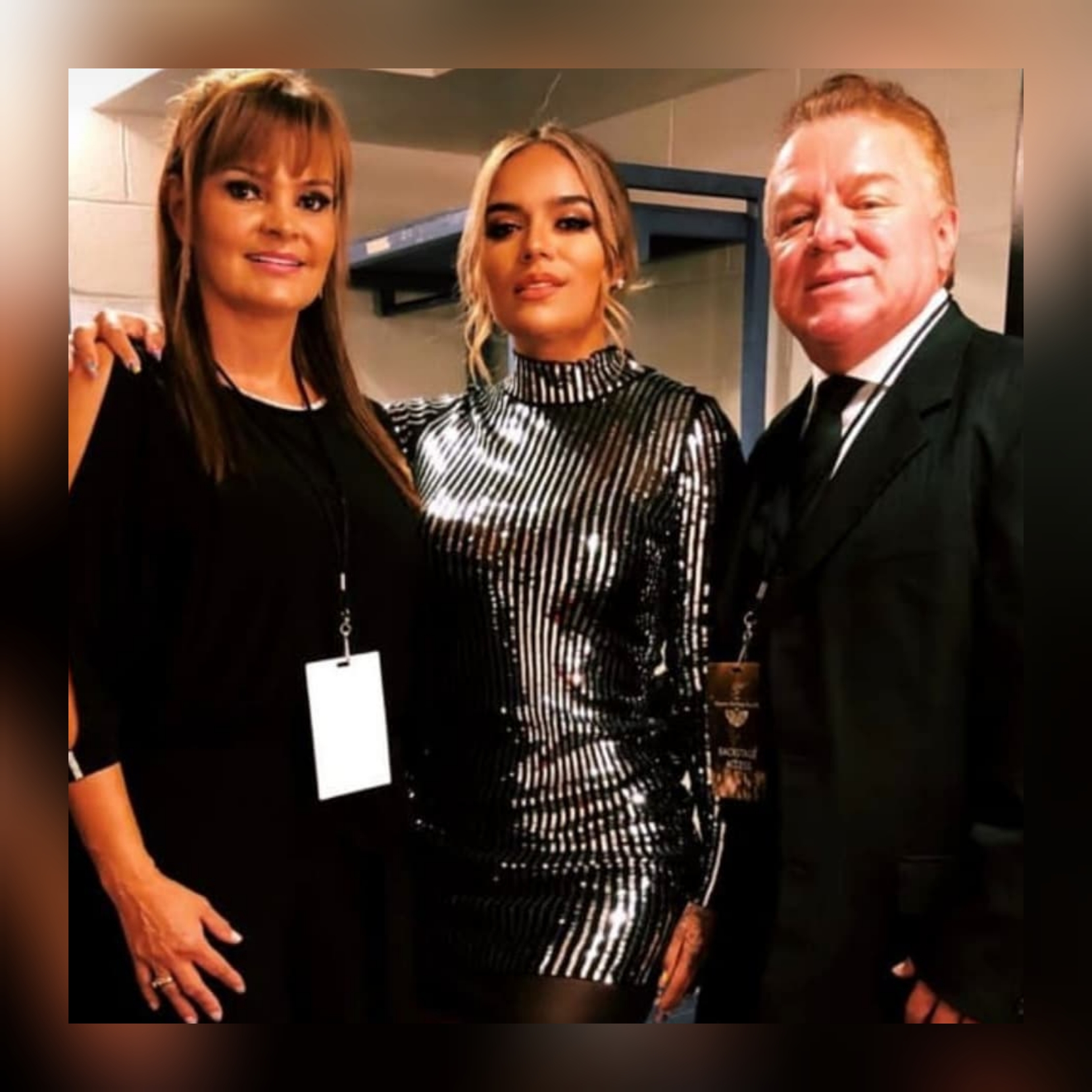 Papá de Karol G cantó una de sus canciones y se la dedicó a su mamá