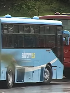Transmilenio que habría sido pintado