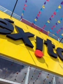 Fachada de un local de Éxito