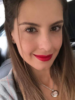 Laura Acuña, presentadora.