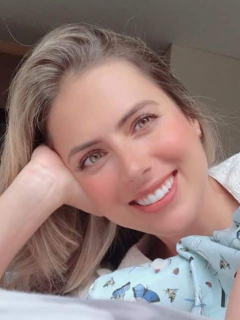 Ana Sofía Henao, modelo, con su hija, Candelaria.