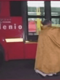 Sacerdote bendijo nuevos buses de Transmilenio