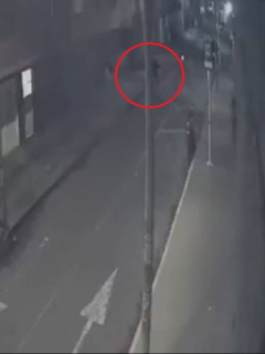 Video de asesinato a motociclista en barrio Las Ferias. Captura de video Twitter John Cerón
