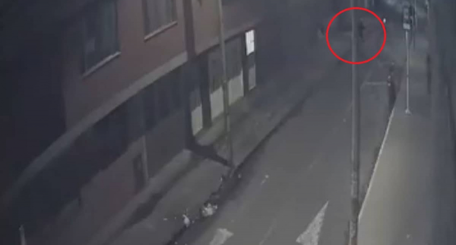 Video de asesinato a motociclista en barrio Las Ferias. Captura de video Twitter-John Cerón