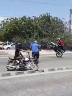 Motos