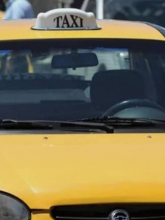 Presunto taxista amenaza a conductor de Uber.