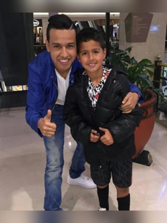 Martín Elías Díaz Varón, hijo mayor del cantante, aprovechó que se cumplieron cuatro años del fallecimiento de Martín Elías para publicar fotos inéditas.