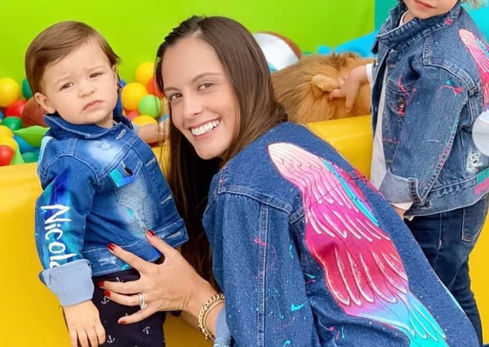 Laura Acuña, presentadora, con su hijo Nicolás.