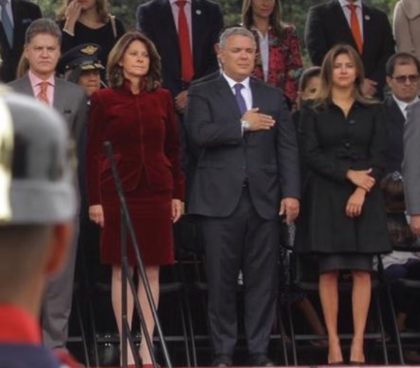 El presidente Iván Duque con su esposa, María Juliana Ruiz, y la vicepresidenta, Marta Lucía Ramírez, junto a su marido, Álvaro Rincón.