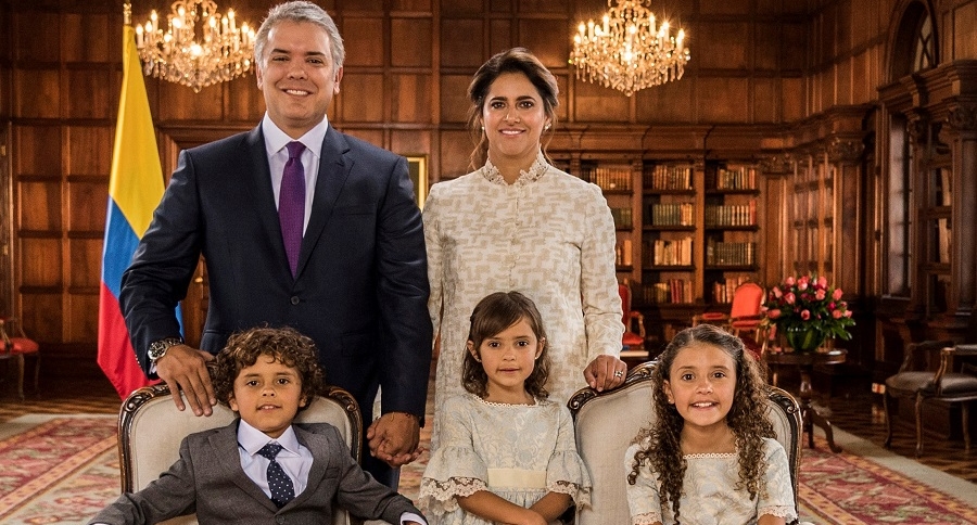 Iván Duque, su esposa, María Juliana y sus hijos