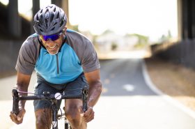 ejercicio montar bicicleta deporte