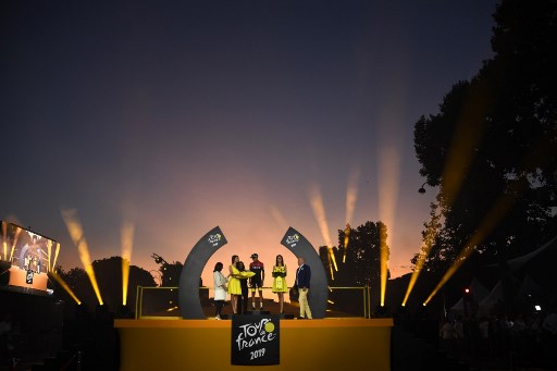 Egan Bernal celebra su Tour Egan Bernal celebra su Tour