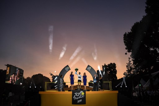 Egan Bernal celebra su Tour Egan Bernal celebra su Tour