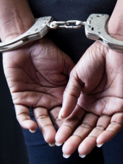 Arrestan a mujer transgénero.