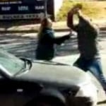 Vendedor ataca a conductora.