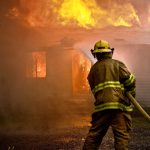 Bombero en incendio