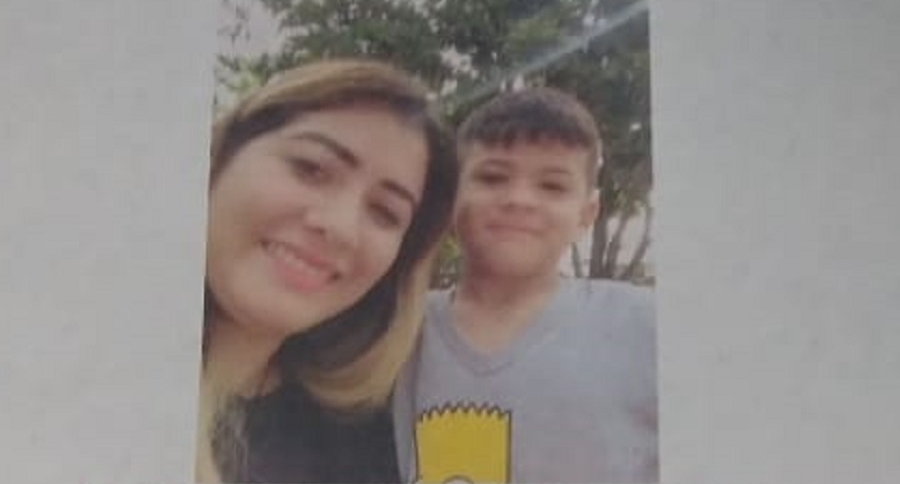 Foto de pafleto con el que buscan a la venezolana y a su hijo en Bucaramanga