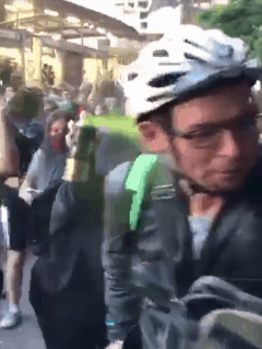 Agresiones de feministas a empleado de Uber Eats