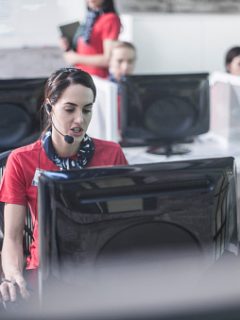 Personas trabajando en un 'call center'
