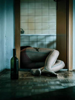 Mujer en el piso