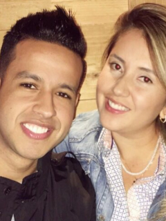 Martín Elías Díaz, cantante, y su esposa, Dayana Jaimes.