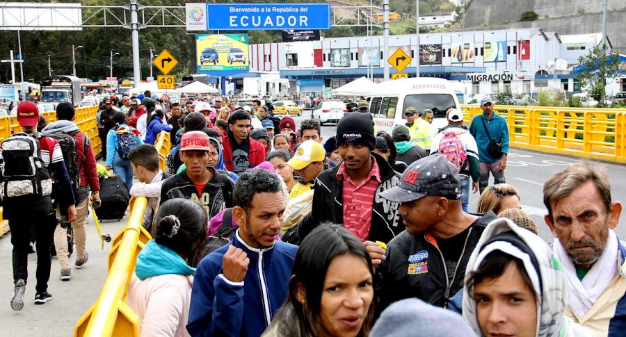 Venezolanos entrando a Ecuador