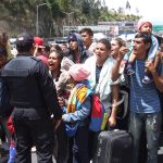 Venezolanos en frontera de Colombia con Ecuador