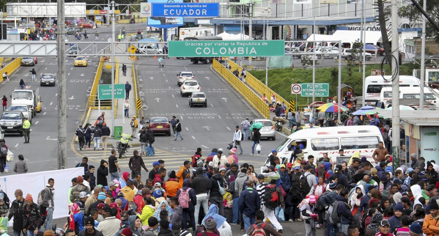 Venezolanos en el Puente Internacional Rumichaca