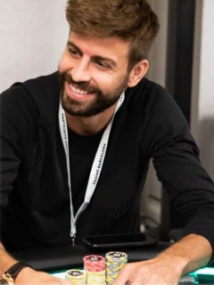 Arturo Vidal y Gerard Piqué