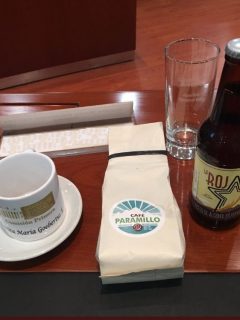 Café y cerveza producida por exguerrilleros.