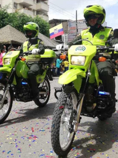 Policías en moto
