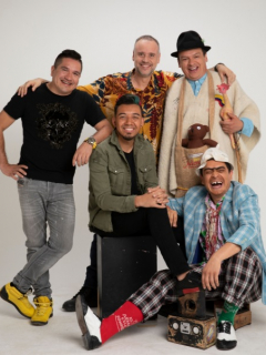 Las presentadora Laura Tobón, Jessica Cediel, Sara Uribe y Catalina Uribe, con la cantante Greeicy Rendón. Y los humoristas 'Boyacomán', 'Jeringa', 'Lokillo', 'Don Jediondo' y 'Suso'.